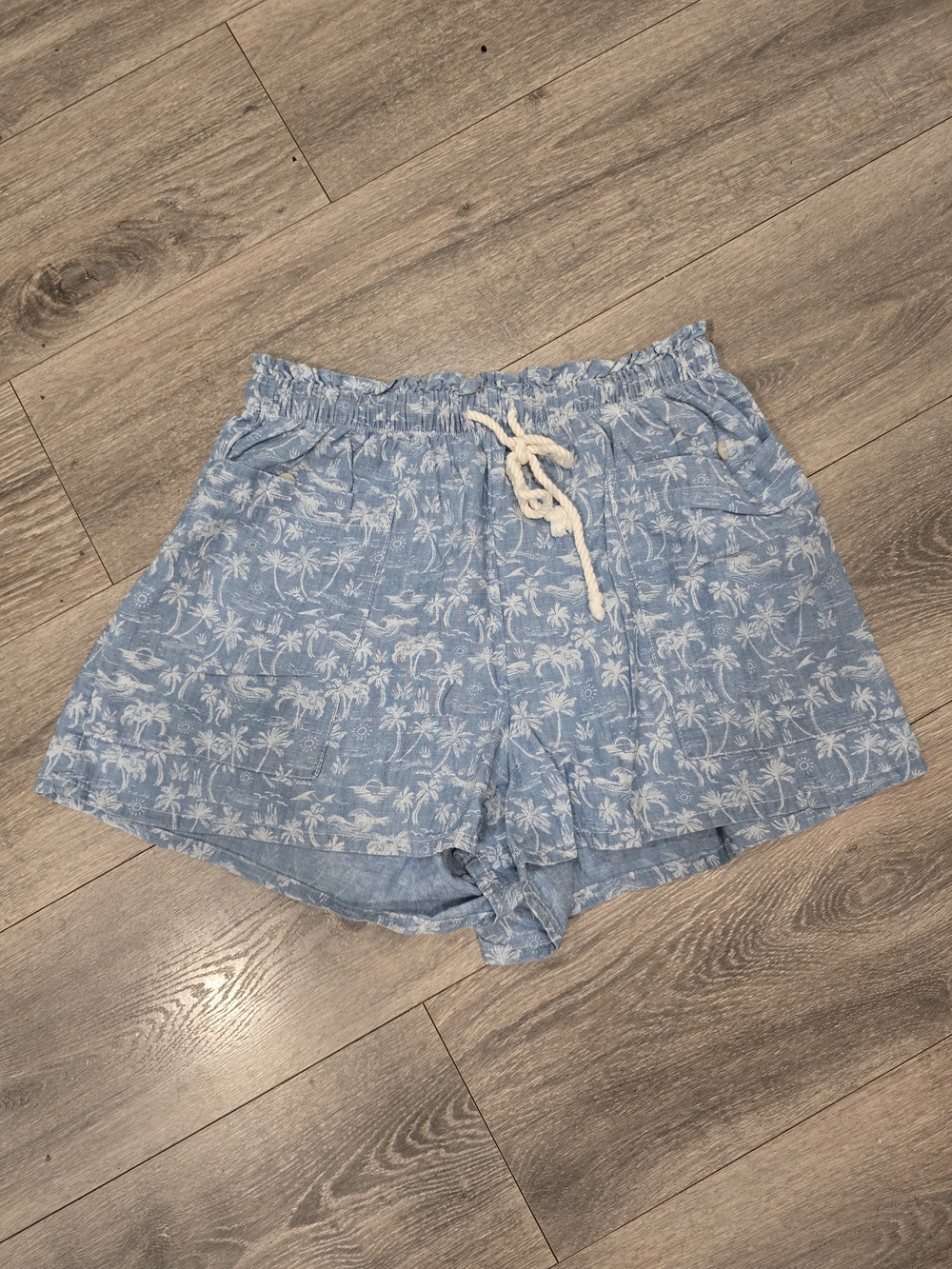 American Eagle Sz L Light Blue Palm-Print Drawstring Women’s Shorts